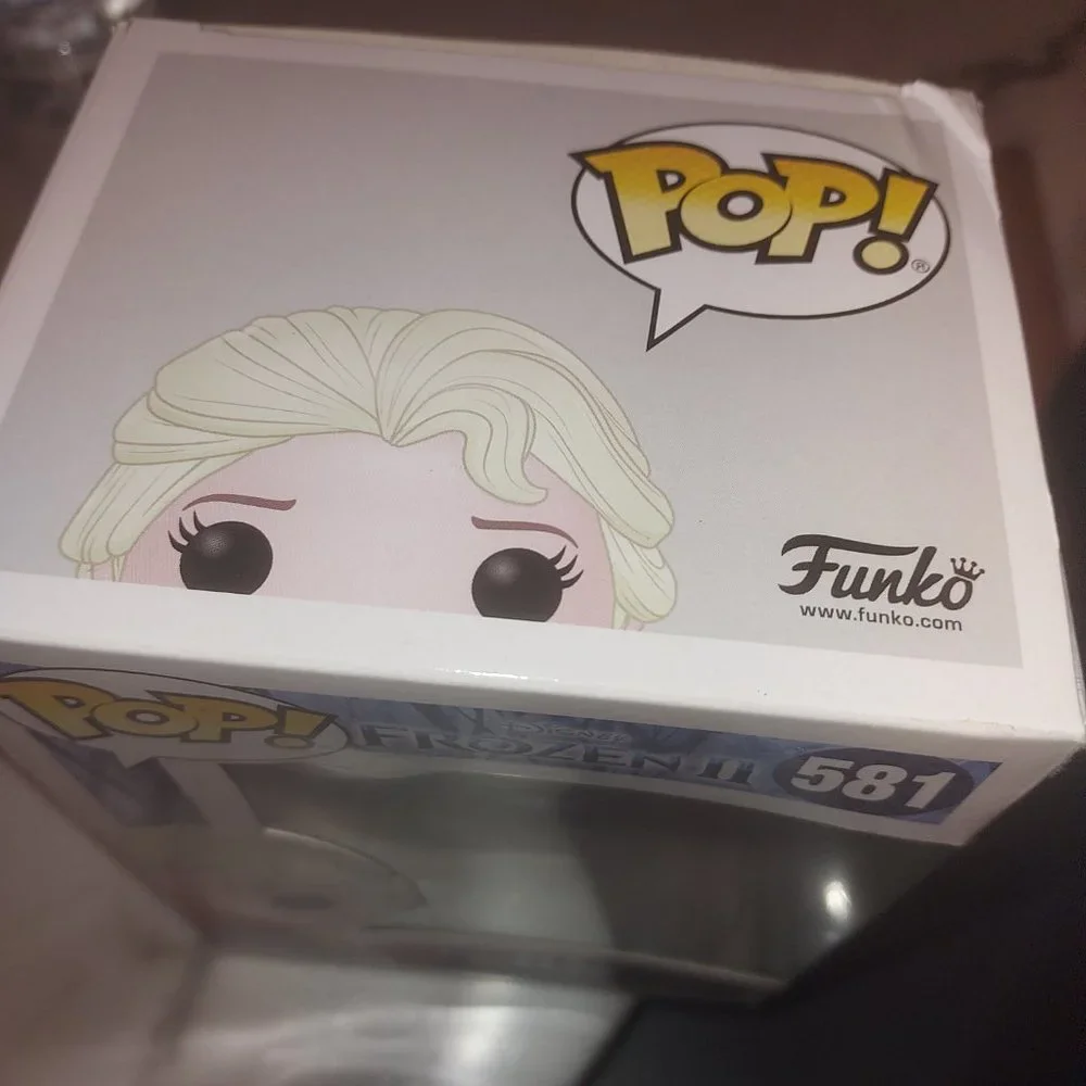 Funko Pop Elsa - Picture 4 of 5